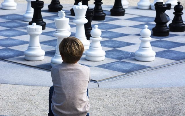 Pai de campeã de xadrez fala sobre os benefícios educacionais do